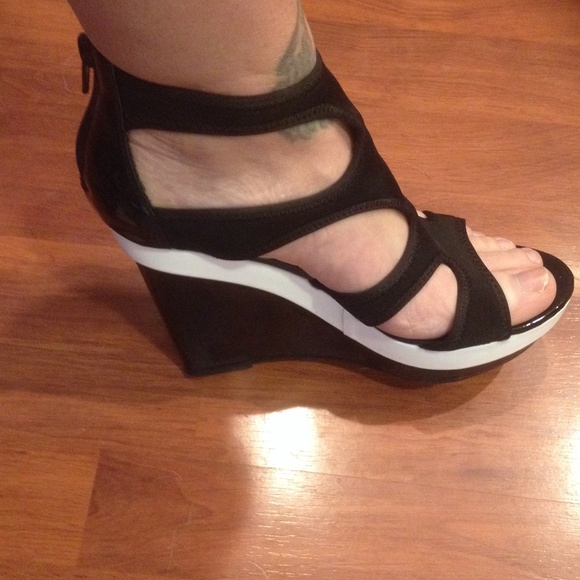 COPY - 💕 Reduced💕Simply Vera Wang platform sandals - Picture 2 of 4